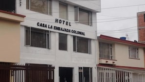 A hotel named "CASA LA EMBALADA COLONIAL" with a white facade, multiple windows, and a gated entrance. - Hotel Casa La Embajada Colonial (Bogotá)