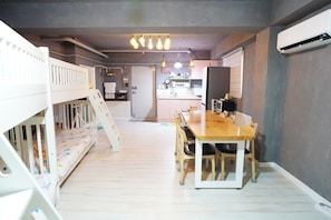 Studio Suite, Multiple Beds, Non Smoking, Kitchen | Hypo-allergenic bedding, desk, laptop workspace, blackout drapes - Residence Unicorn in Dongdaemun (Seoul)