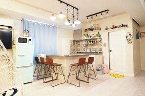 Superior Studio | Hypo-allergenic bedding, desk, laptop workspace, blackout drapes - Residence Unicorn in Dongdaemun (Seoul)