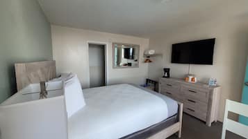 Kamar Standar, 1 Tempat Tidur Queen (Oceanfront) | Brankas, Wi-Fi gratis, dan seprai linen
