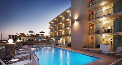Aquarius Oceanfront Inn