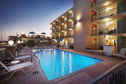 Aquarius Oceanfront Inn