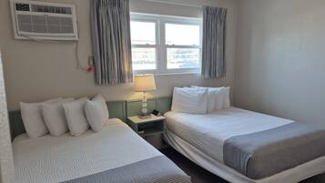 Deluxe Suite, Kitchenette (Oceanfront) | In-room safe, WiFi (free), bed sheets