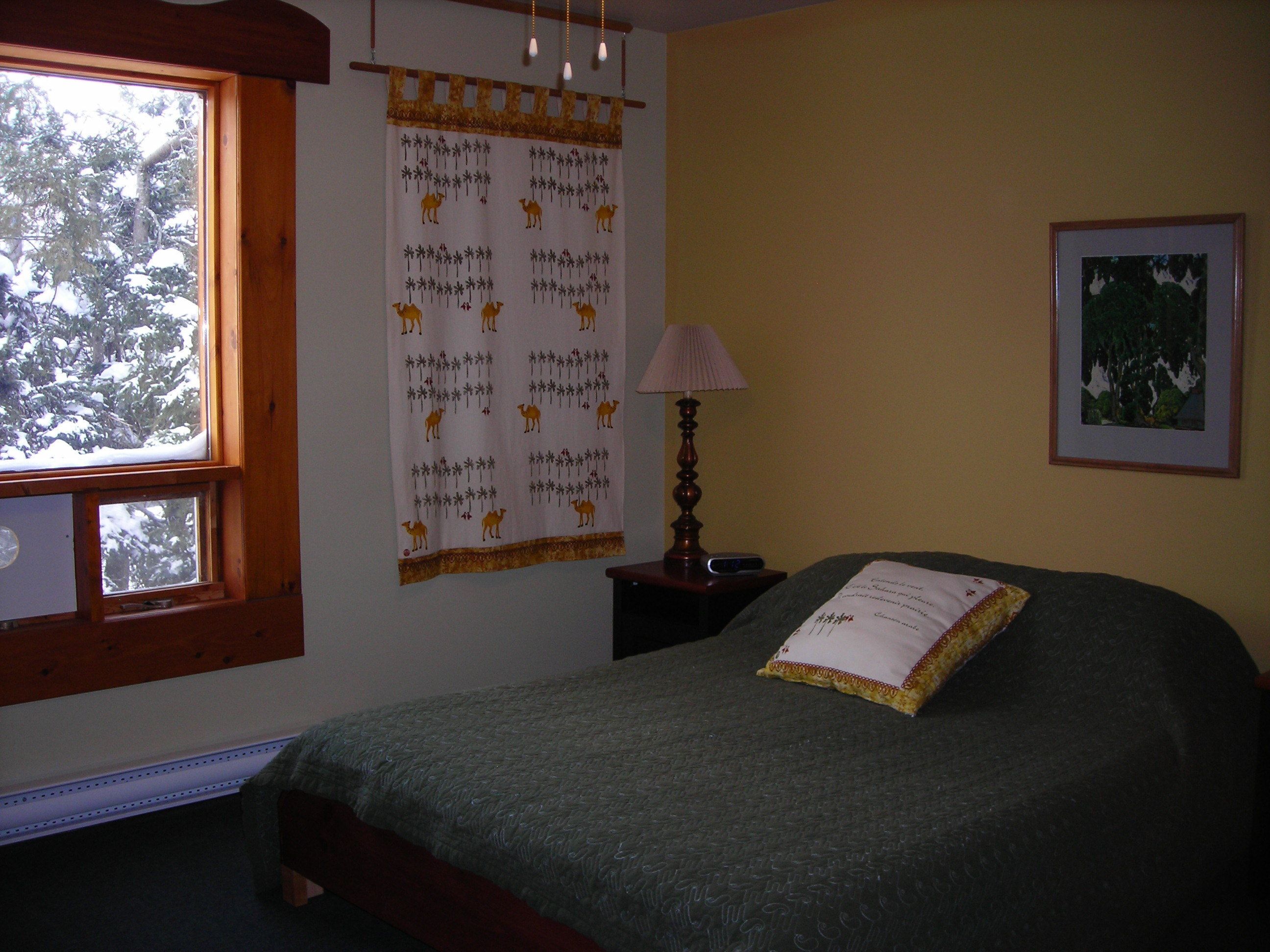 individually decorated, individually furnished, desk, cots/infant beds