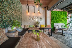 Se sirven desayunos, almuerzos, cenas y cocina internacional 