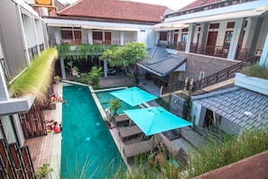 Outdoor pool, pool loungers