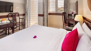 Signature Double Room | Desk, soundproofing, free WiFi