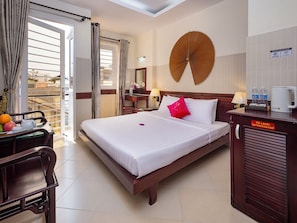 Desk, soundproofing, free WiFi - Pink Horizon Saigon Airport Hotel (Ho Chi Minh City)