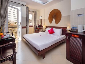 Signature Double Room | Desk, soundproofing, free WiFi