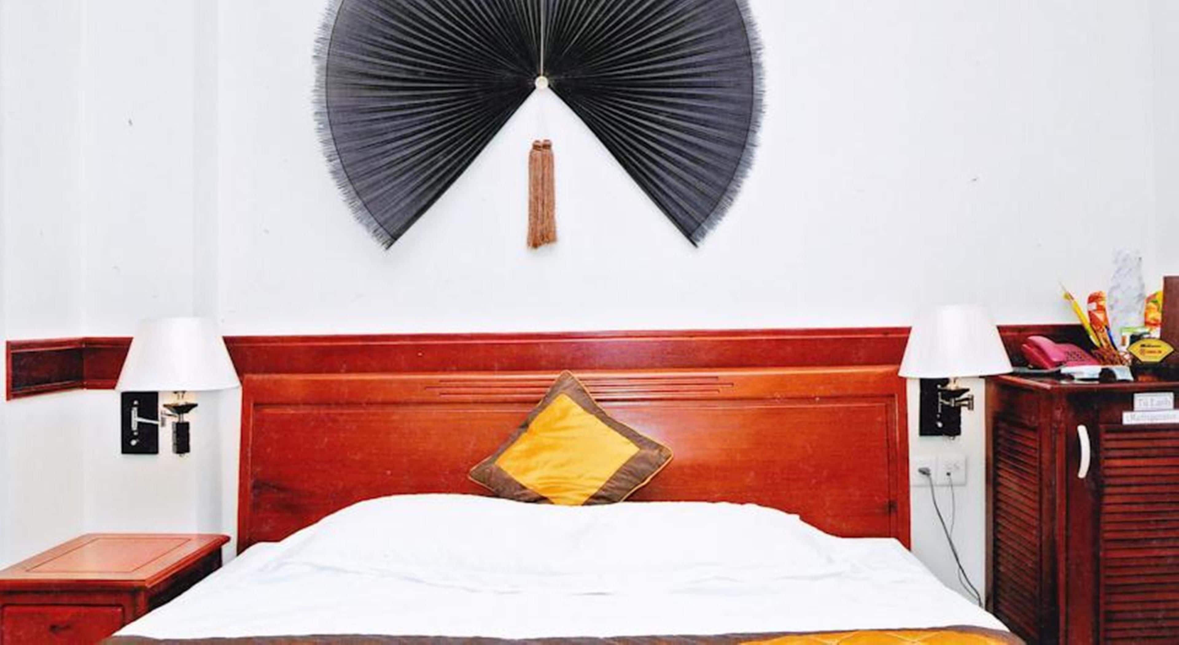 Superior Double Room Single Use | Desk, soundproofing, free WiFi