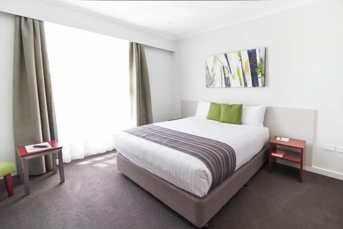 高級寝具、遮光カーテン、アイロン / アイロン台、ベビーベッド