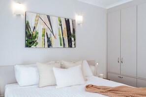 Studio, balkon | Luxe beddengoed, verduisterende gordijnen, een strijkplank/strijkijzer