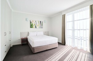 Ropa de cama de alta calidad y cortinas blackout 