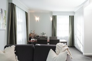 30-inch flat-screen TV with cable channels, TV, streaming services