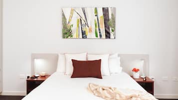 Standard-Studio, 1 Queen-Bett | Hochwertige Bettwaren, Verdunkelungsvorhänge, Bügeleisen/Bügelbrett