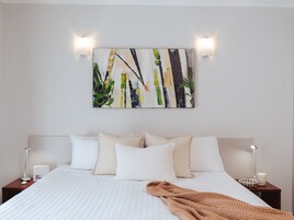 Estúdio standard, 1 cama Queen | Roupas de cama premium, cortinas blackout, ferros/tábuas de passar roupa