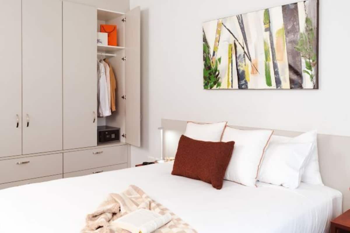 أغطية فراش متميزة وستائر تعتيم ومكواة/لوح كي وأسرّة أطفال/رضّع