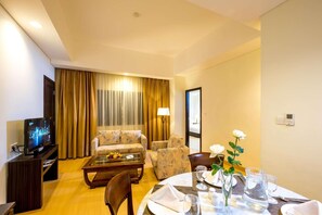 Een kluis op de kamer, individueel gedecoreerd, een bureau, extra bedden