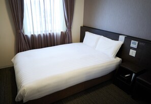 In-room safe, desk, laptop workspace, blackout curtains - Dormy Inn Higashimuroran Natural Hot Spring (Muroran)