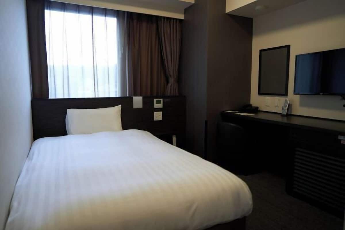 In-room safe, desk, laptop workspace, blackout curtains