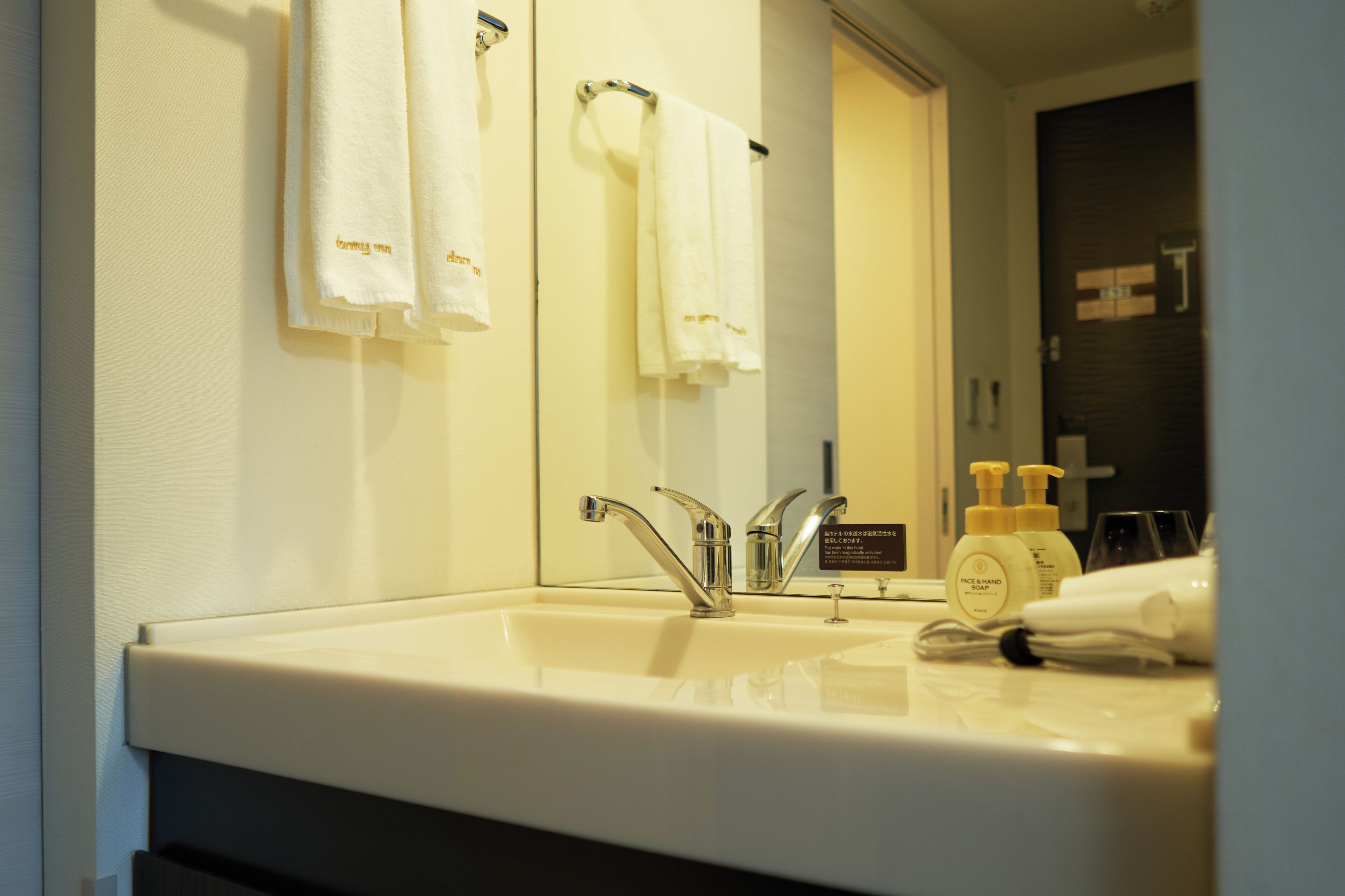 in-room safe, desk, laptop workspace, blackout curtains