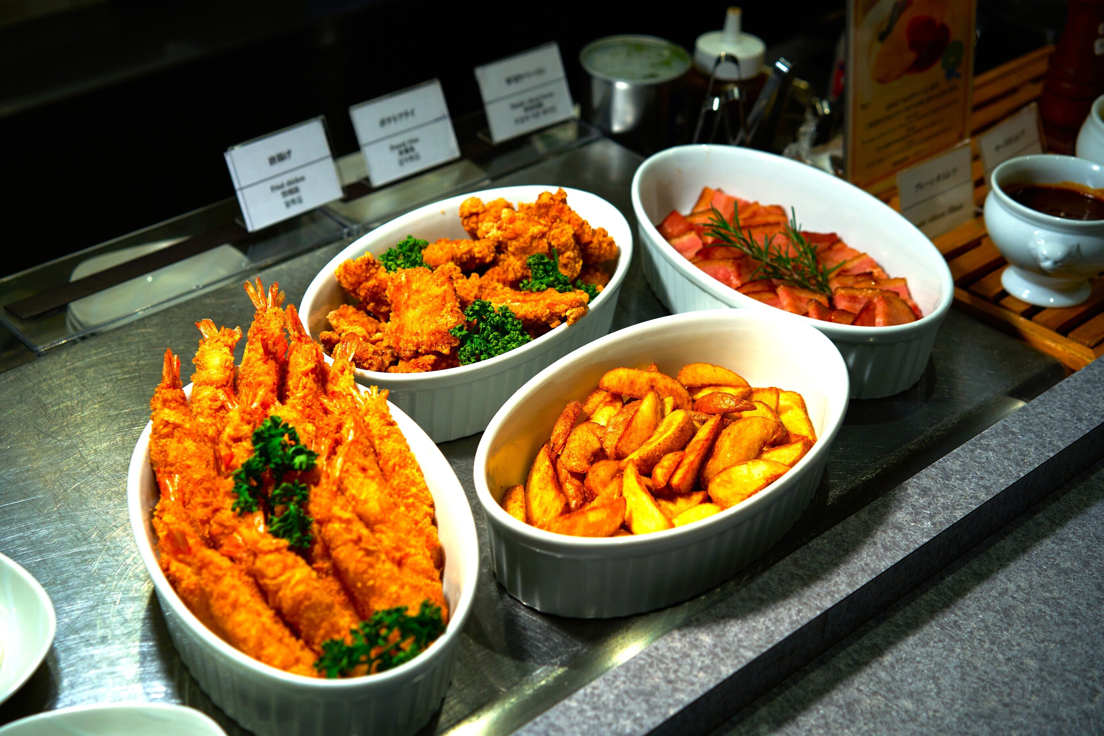 daily buffet breakfast (jpy 2000 per person)