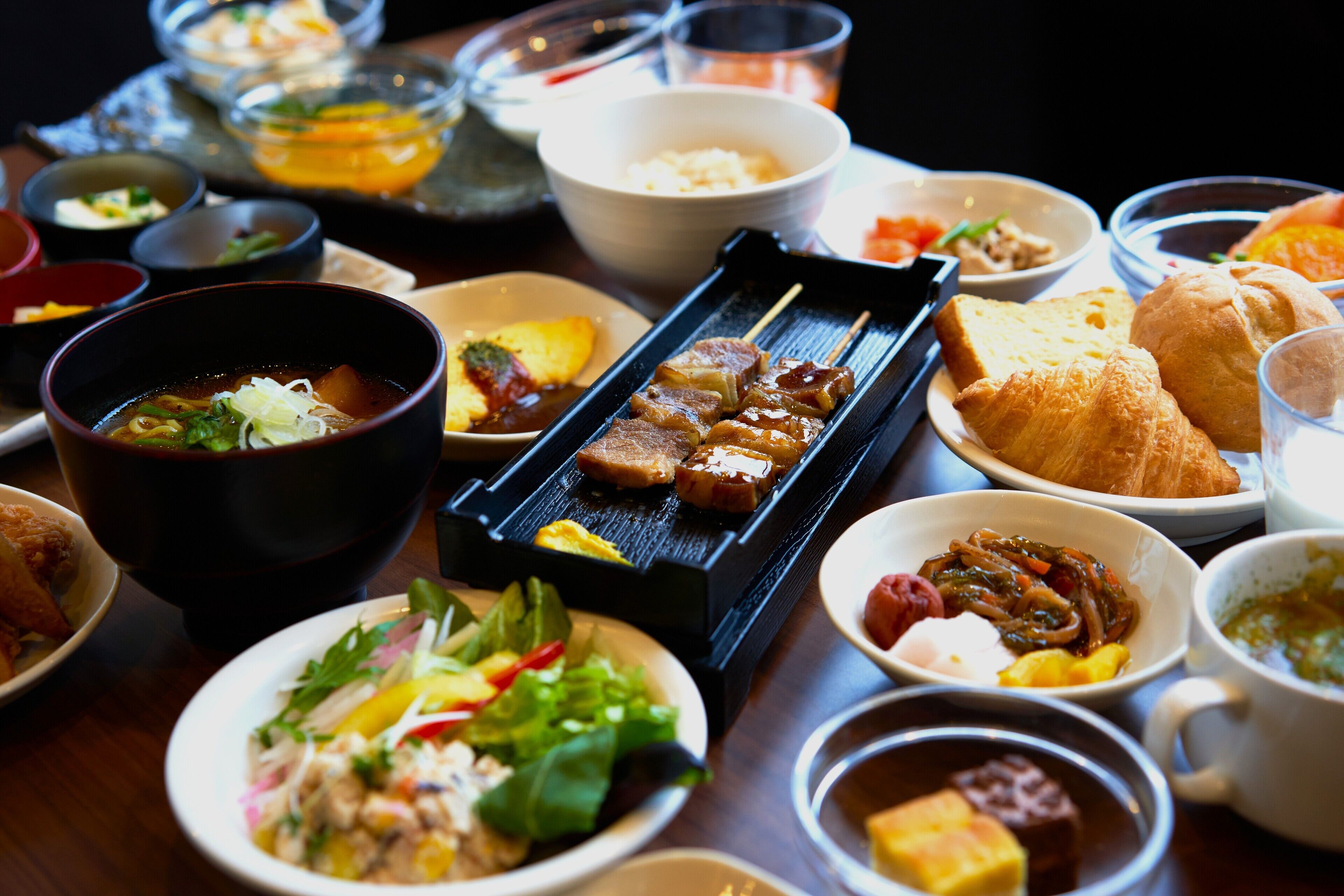 daily buffet breakfast (jpy 2000 per person)