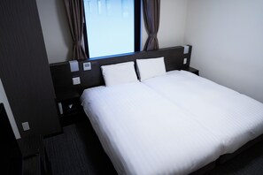 Premium bedding, in-room safe, desk, laptop workspace - Dormy Inn Higashimuroran Natural Hot Spring (Muroran)