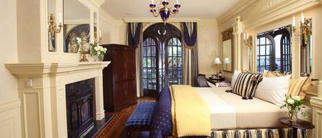 Suite de lujo, balcón | Ropa de cama de alta calidad y escritorio