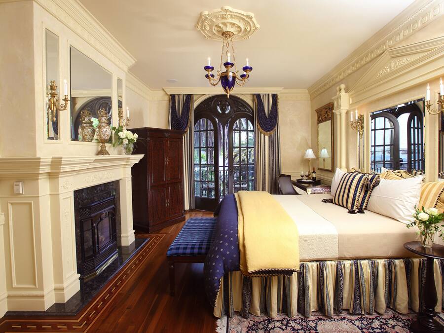 Suite de lujo, balcón | Ropa de cama de alta calidad y escritorio