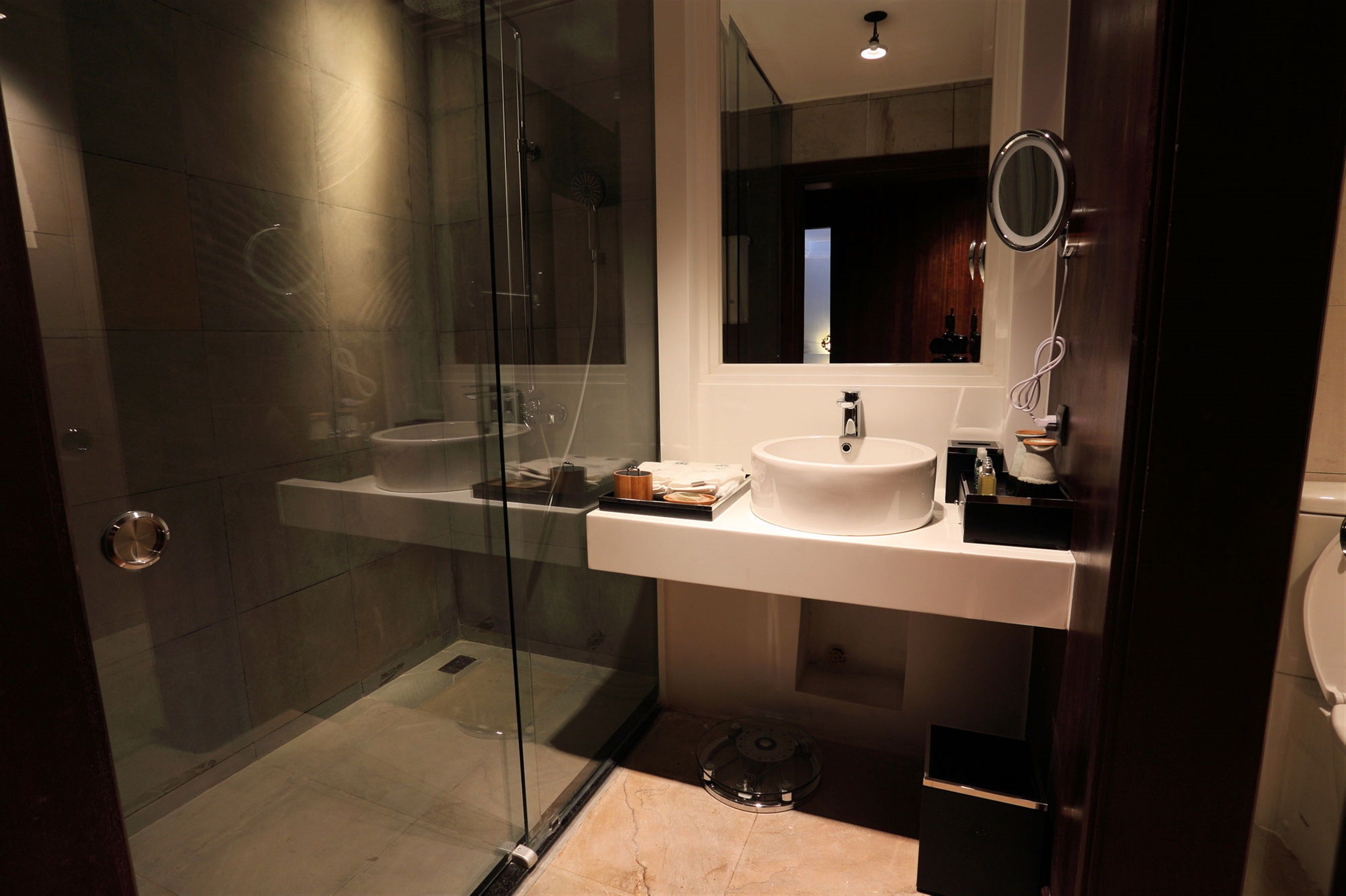 city petite | bathroom | free toiletries, hair dryer, dressing gowns, slippers