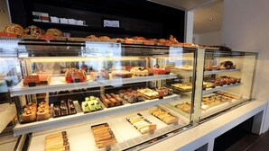 Food court - Arunreas Hotel (Phnom Penh)