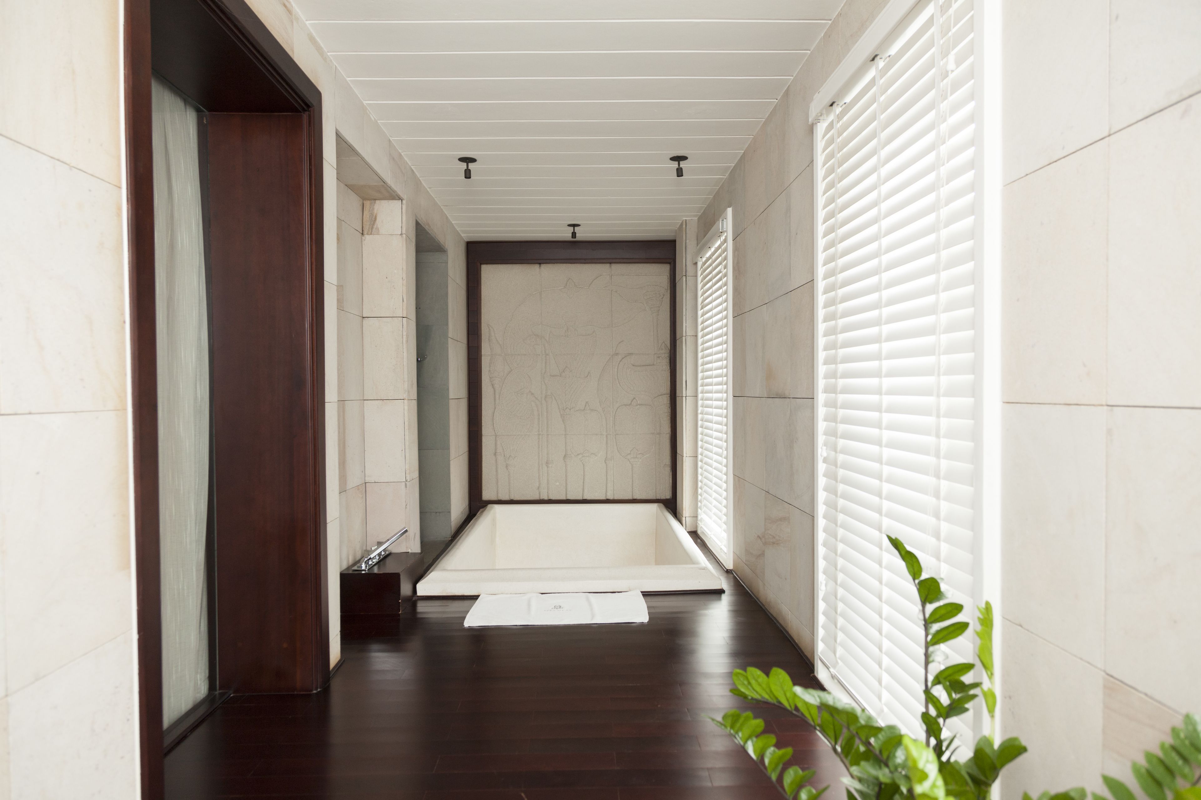 arunreas majestic | deep-soaking bathtub