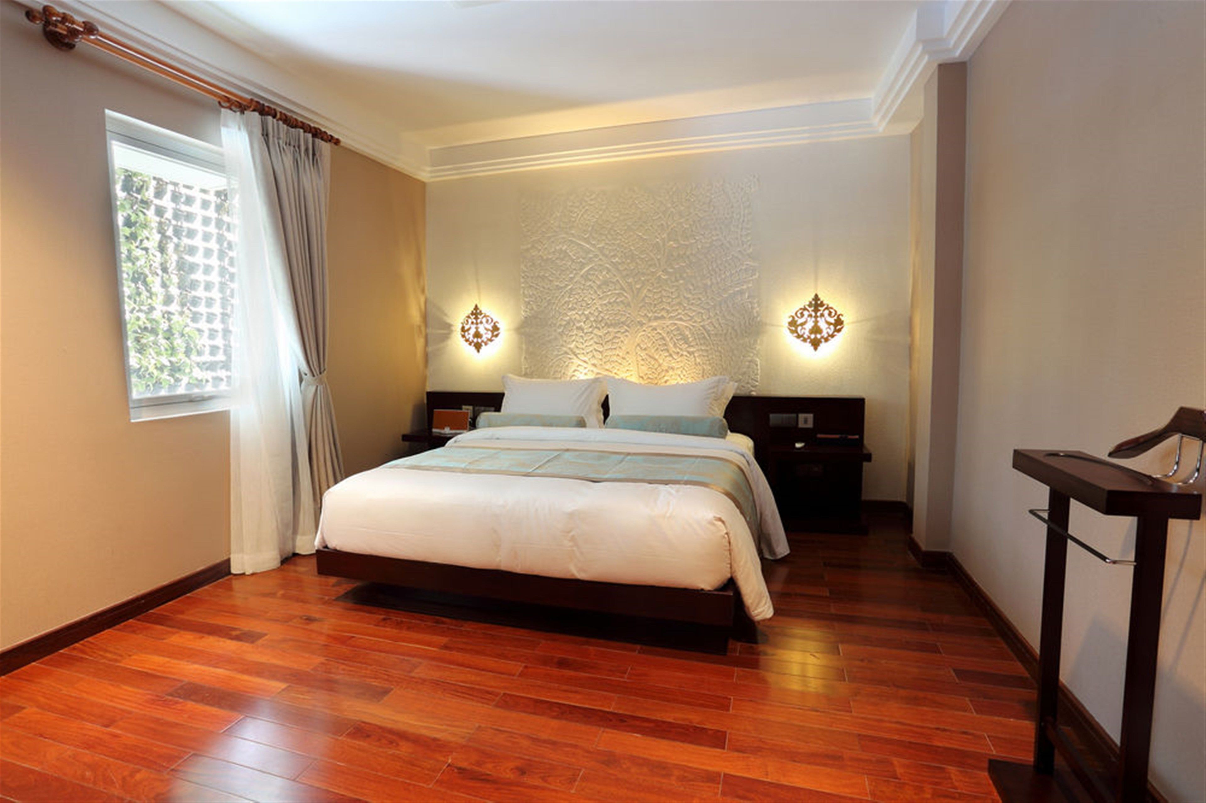 city petite | premium bedding, free minibar, in-room safe, soundproofing