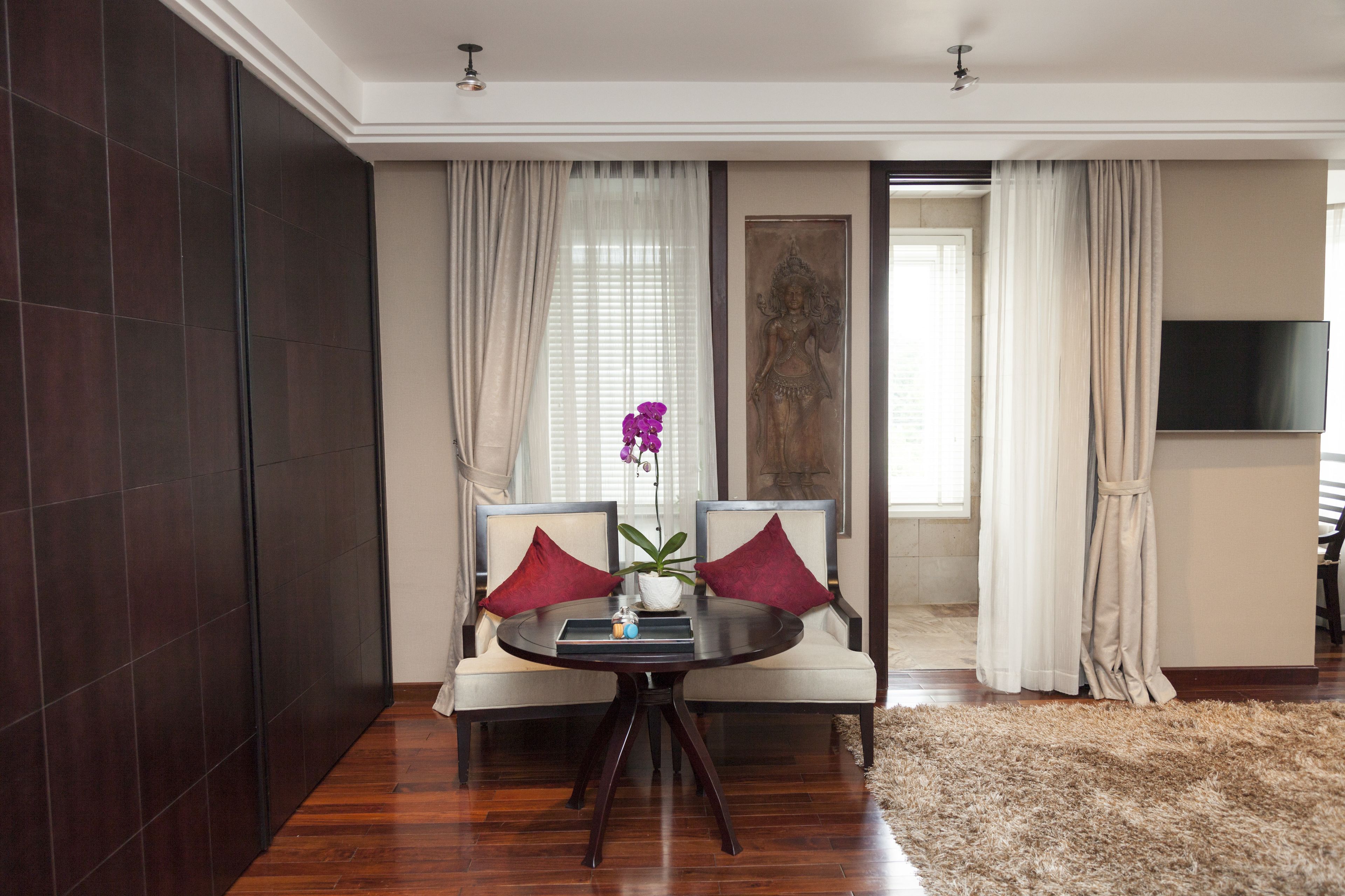 arunreas majestic | premium bedding, free minibar, in-room safe, soundproofing