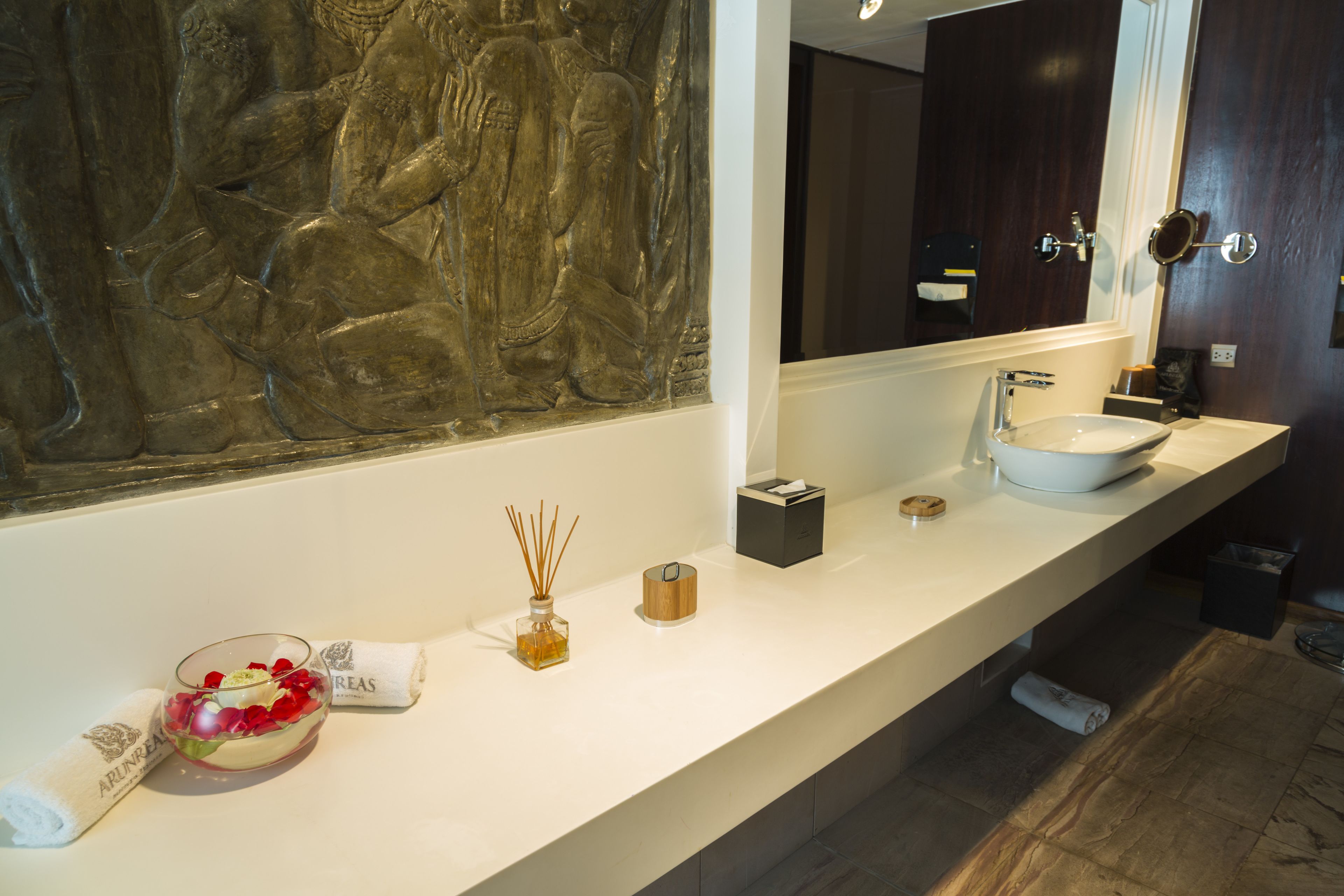 city grande | bathroom | free toiletries, hair dryer, dressing gowns, slippers