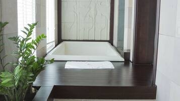 City Grande | Premium bedding, free minibar, in-room safe, soundproofing