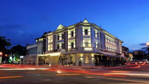 Front of property - Arunreas Hotel (Phnom Penh)