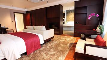 City Grande | Premium bedding, free minibar, in-room safe, soundproofing