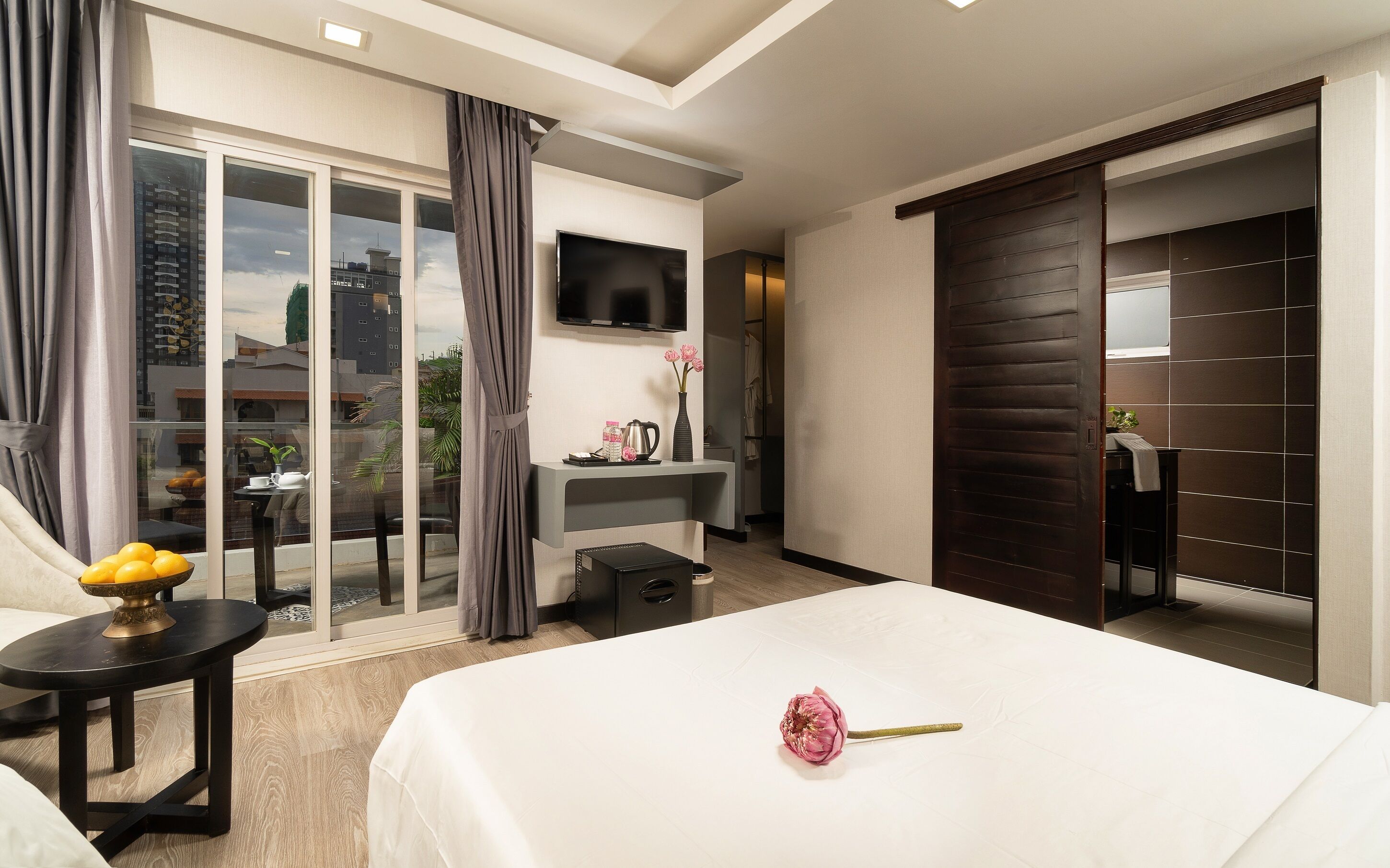junior double room | egyptian cotton sheets, premium bedding, pillow-top beds, minibar