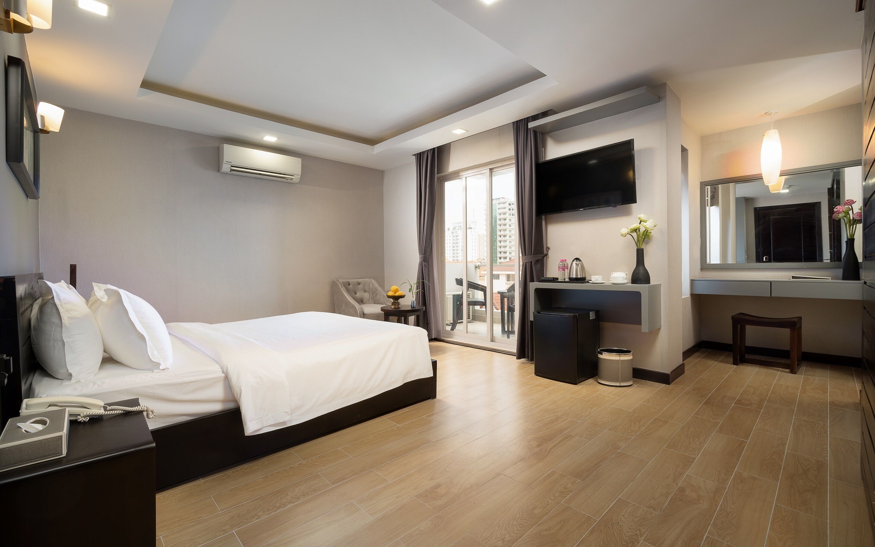 junior double room | egyptian cotton sheets, premium bedding, pillow-top beds, minibar