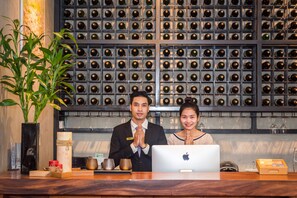 Reception - Almond Hotel Bassac River (Phnom Penh)