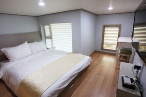 1 bedroom, premium bedding, rollaway beds, free wired internet - Basapan Pension (Jeju City)