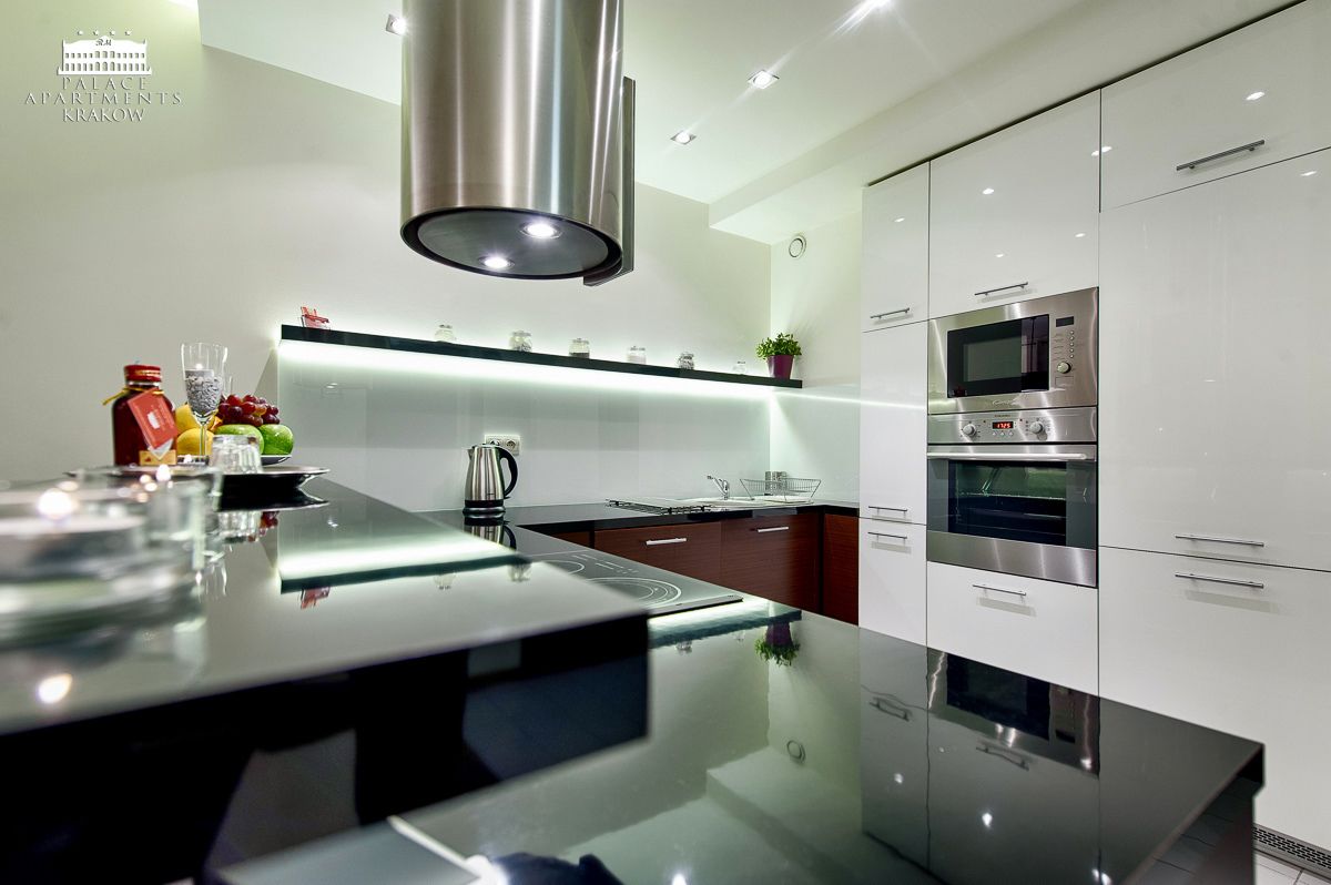 Deluxe Apartment, 1 Bedroom | Private kitchen | Full-size fridge, microwave, oven, stovetop
