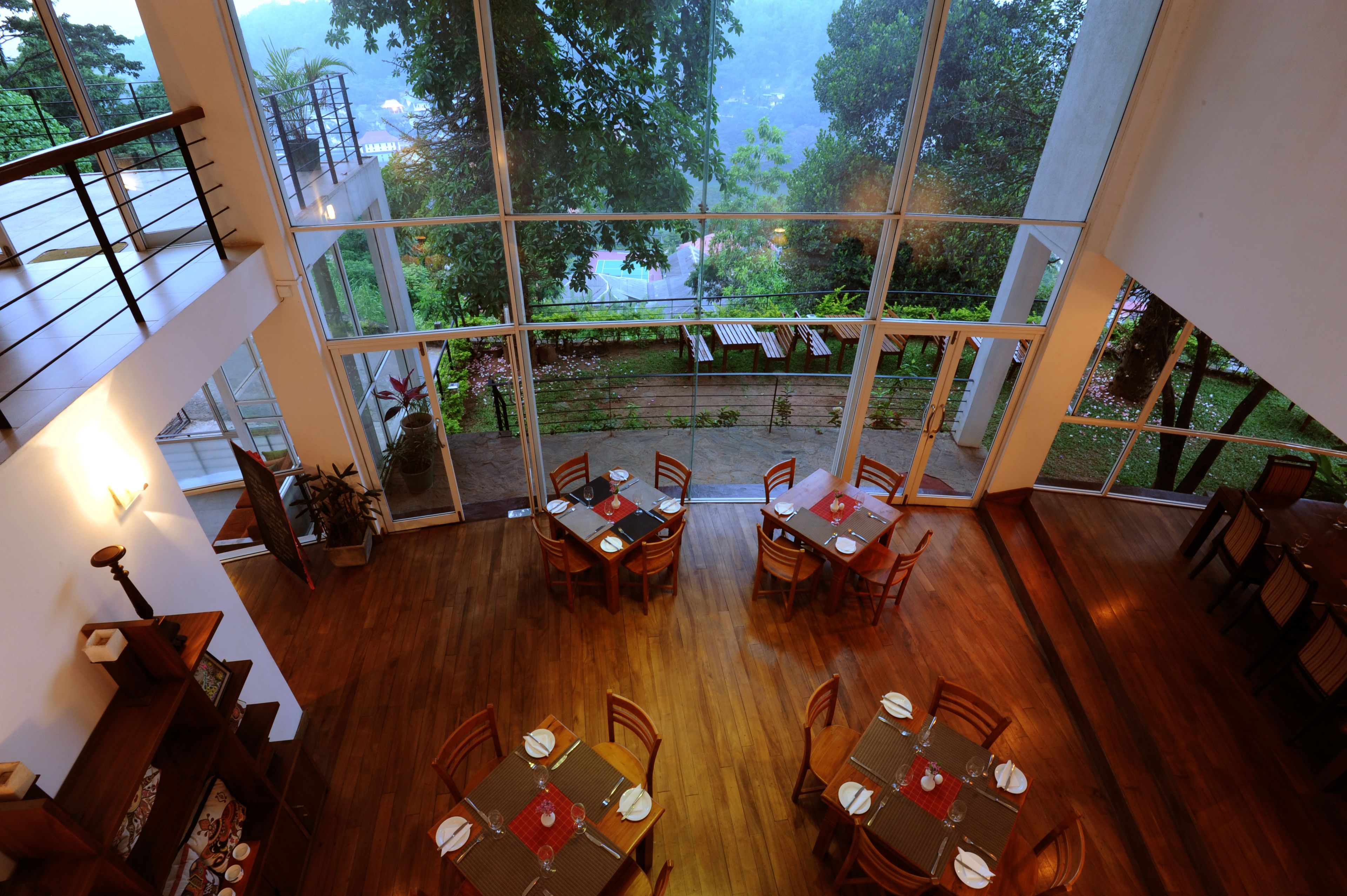 Breakfast, lunch, dinner served; international cuisine 