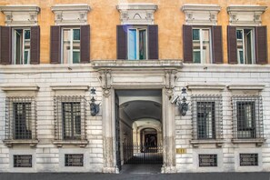 Property entrance - Trevi Rome Suite (Rome)