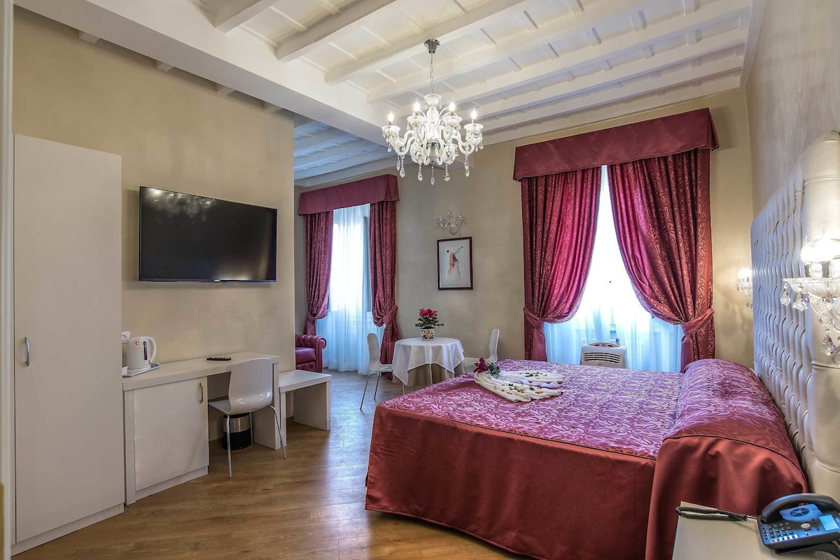 Superior Double Room | Minibar, in-room safe, desk, blackout drapes