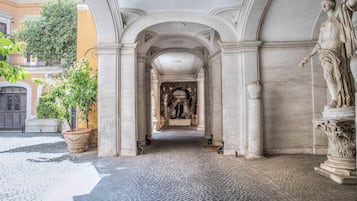 Cour