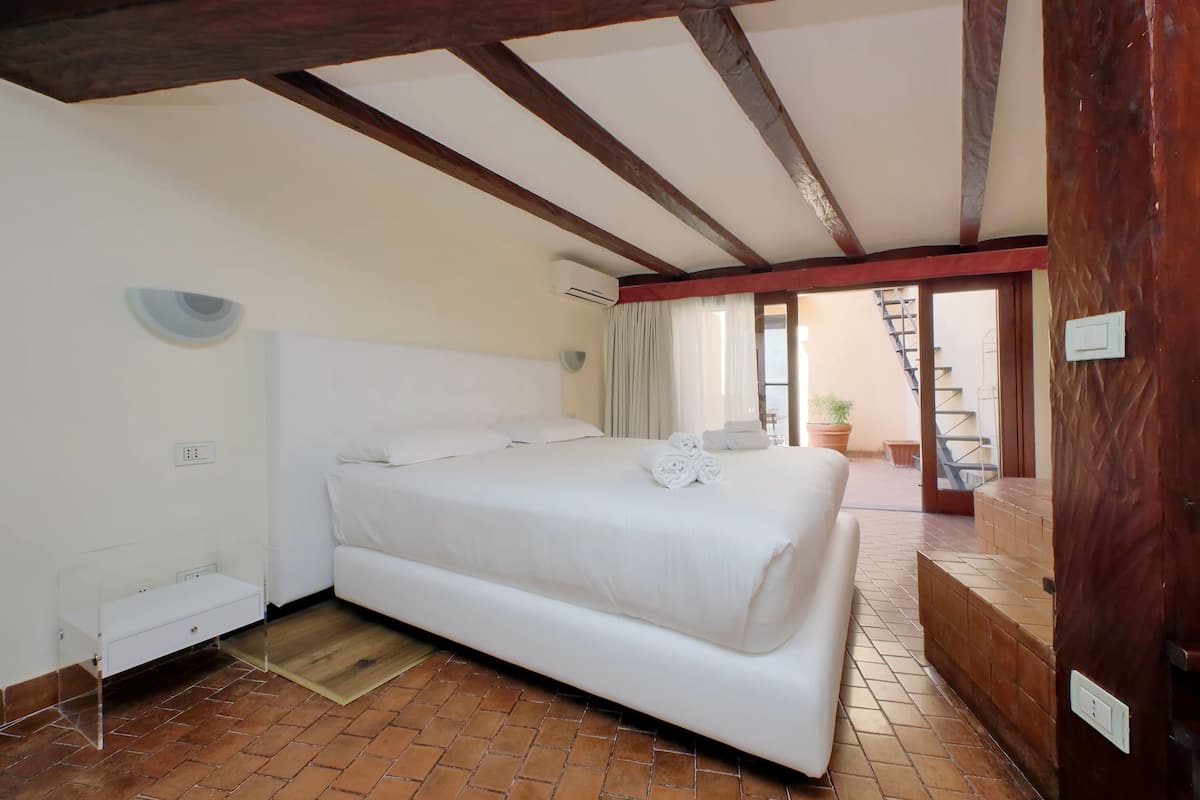 Family Duplex, 1 Bedroom | Minibar, in-room safe, desk, blackout drapes