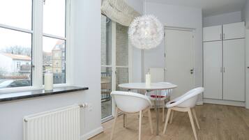 City Apartment, 1 Bedroom | In-room dining